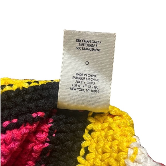 🔥🔥🔥Alice + Olivia Colorful Striped Crew Neck Sweater Size: Medium🔥🔥🔥 - Picture 5 of 7